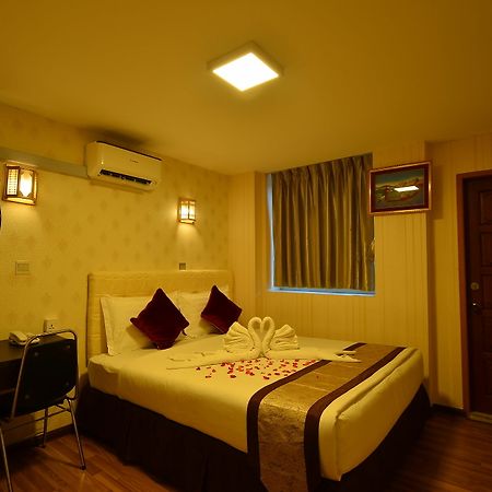 Hotel Family Treasure Yangon Extérieur photo