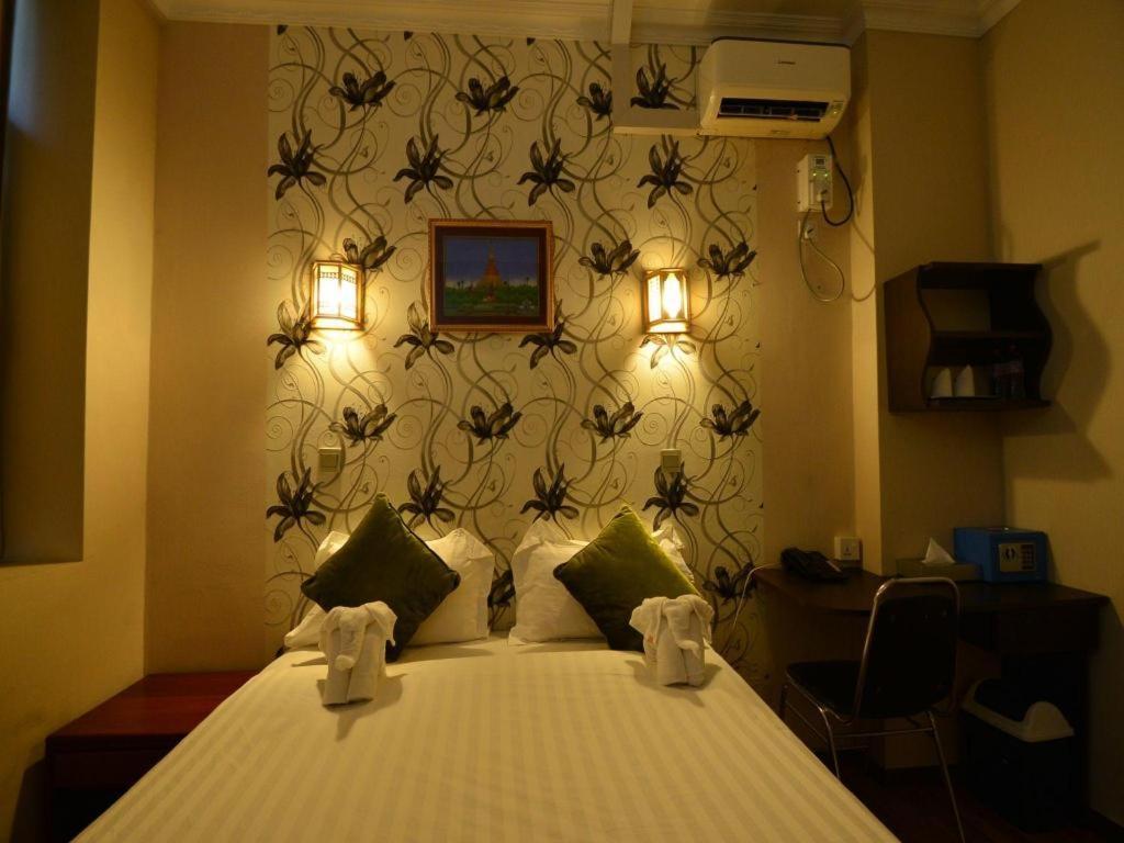 Hotel Family Treasure Yangon Extérieur photo