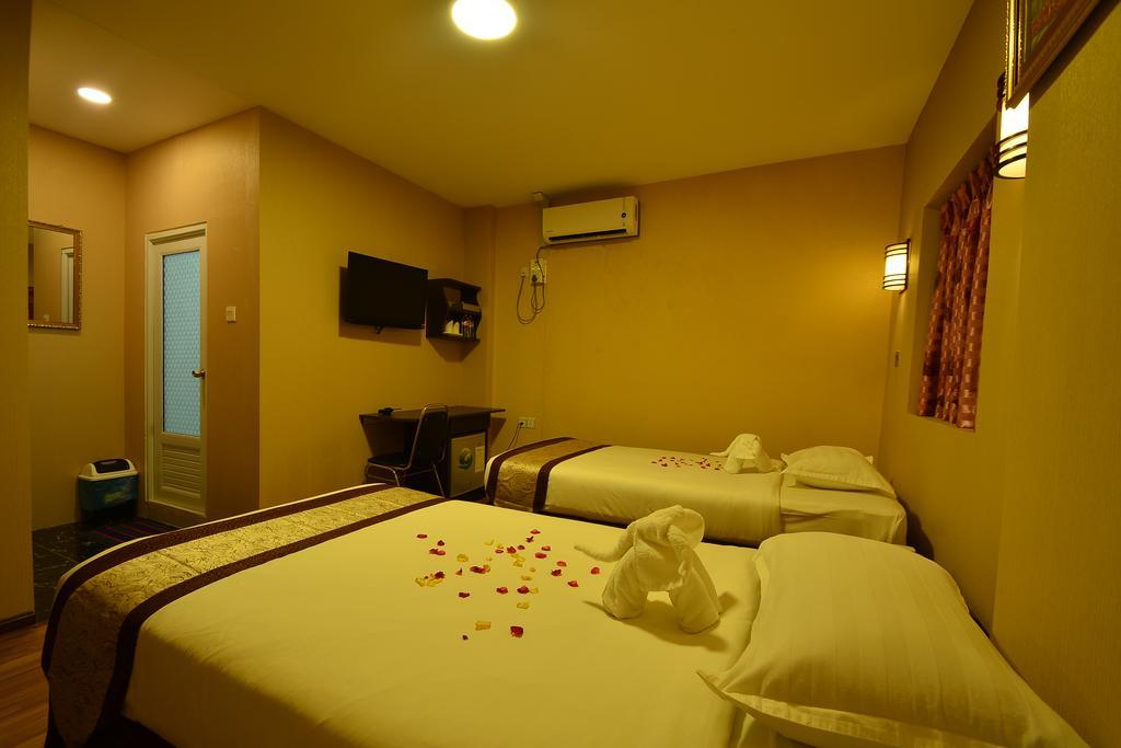 Hotel Family Treasure Yangon Extérieur photo