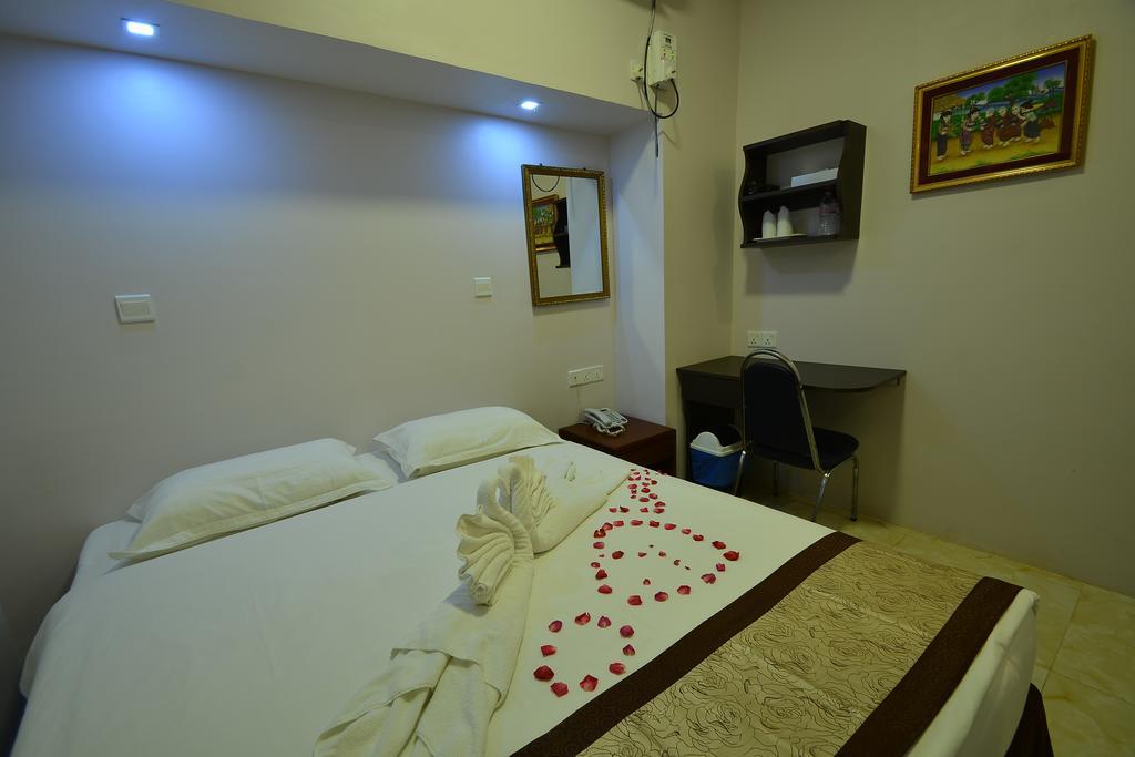 Hotel Family Treasure Yangon Extérieur photo