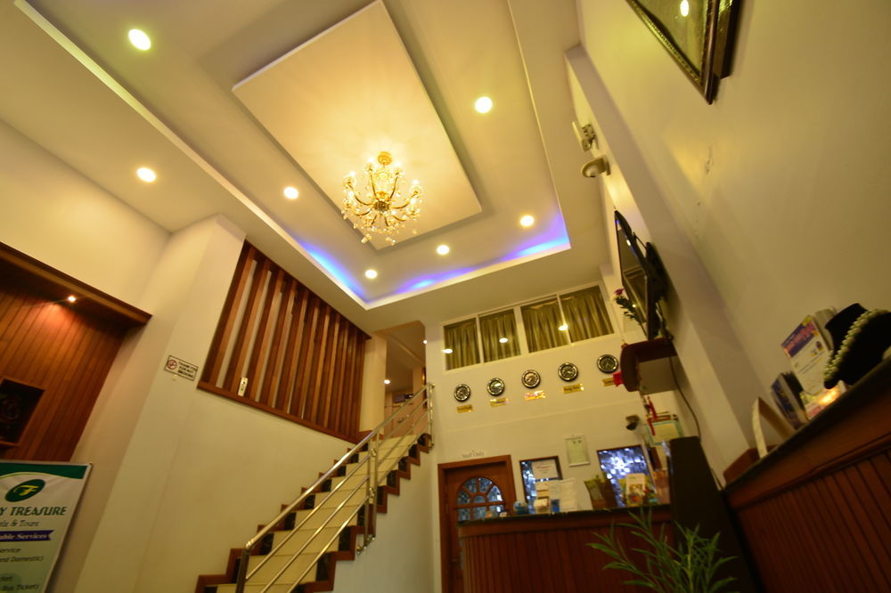 Hotel Family Treasure Yangon Extérieur photo