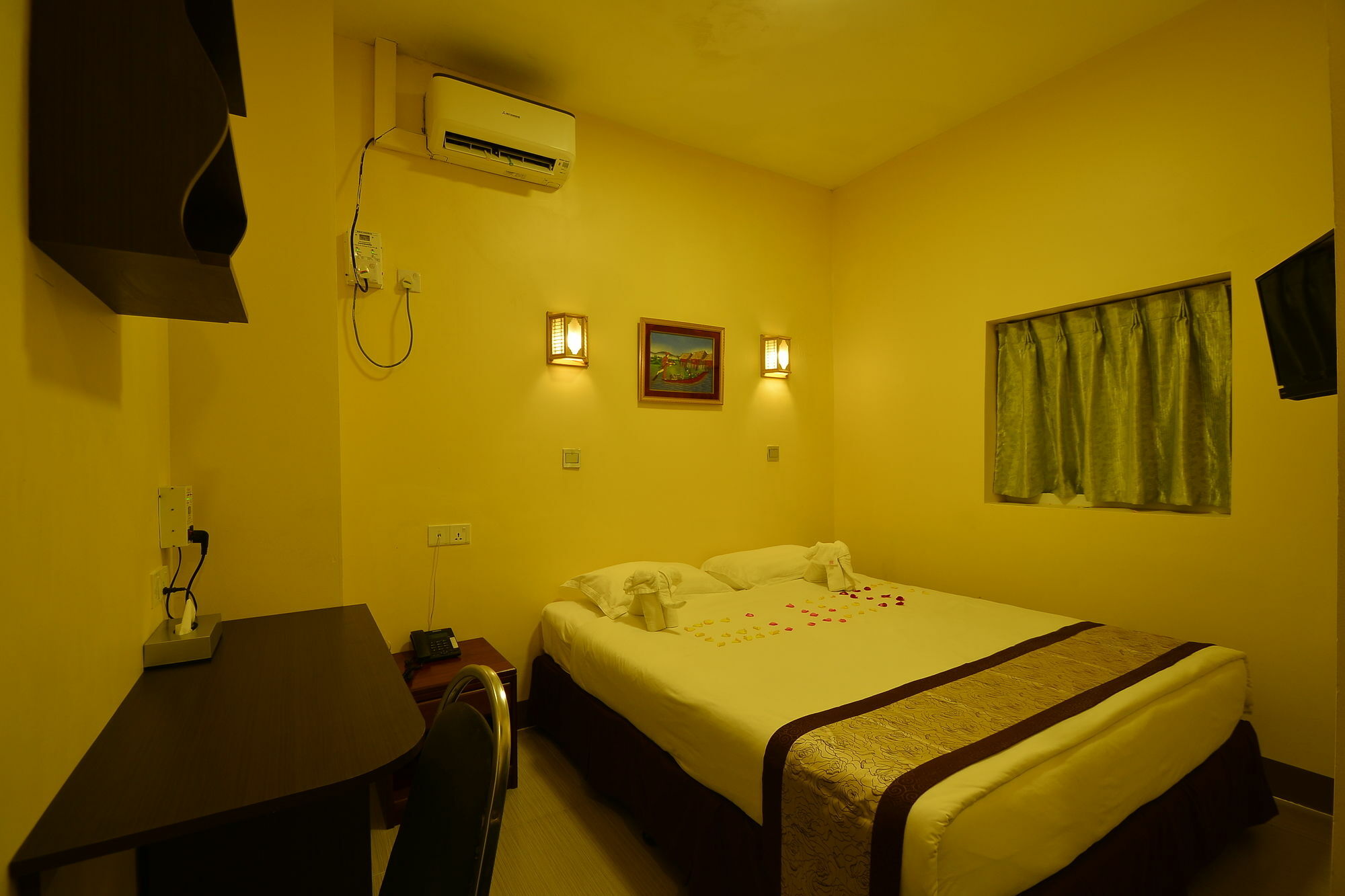 Hotel Family Treasure Yangon Extérieur photo