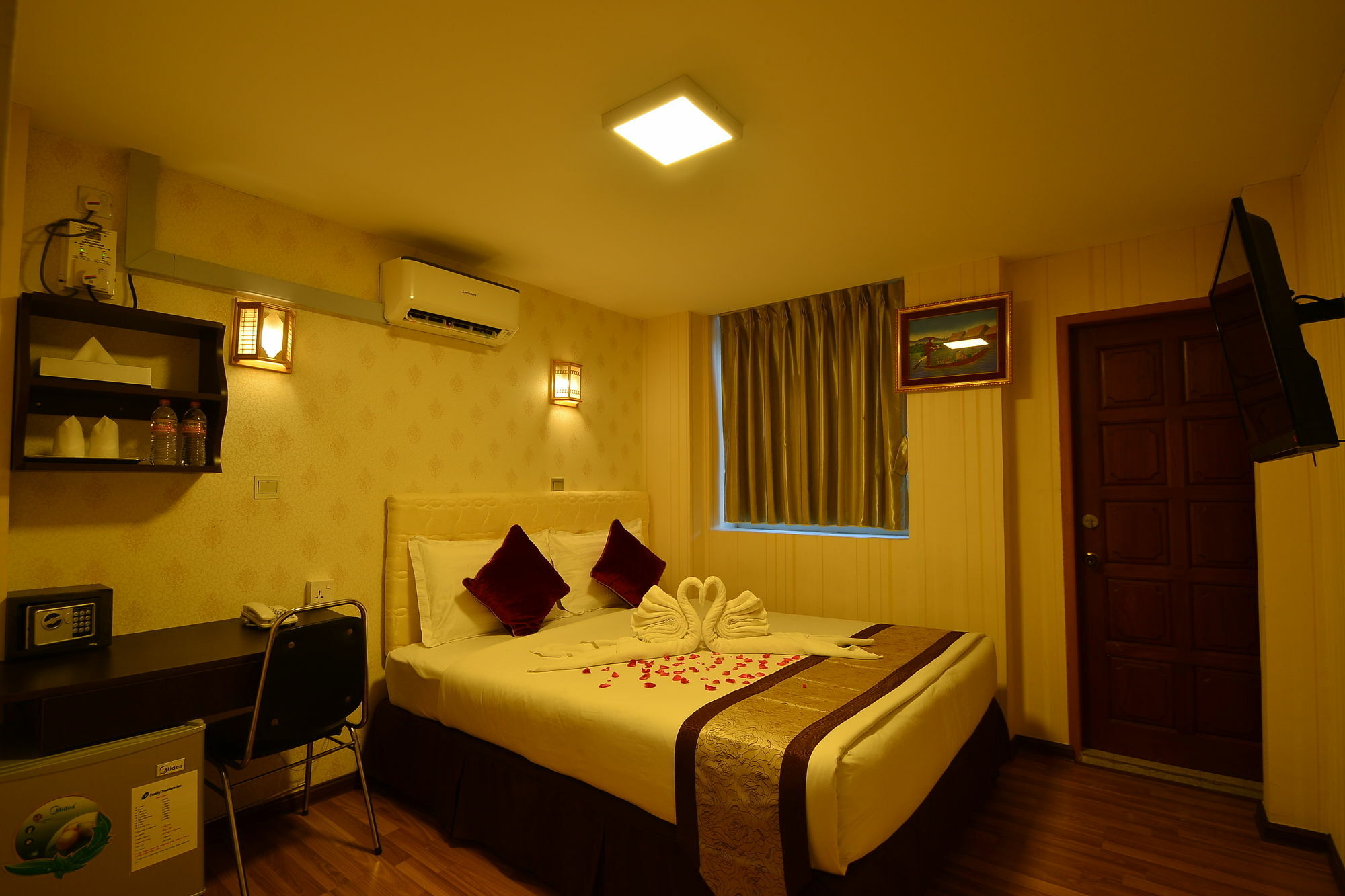 Hotel Family Treasure Yangon Extérieur photo