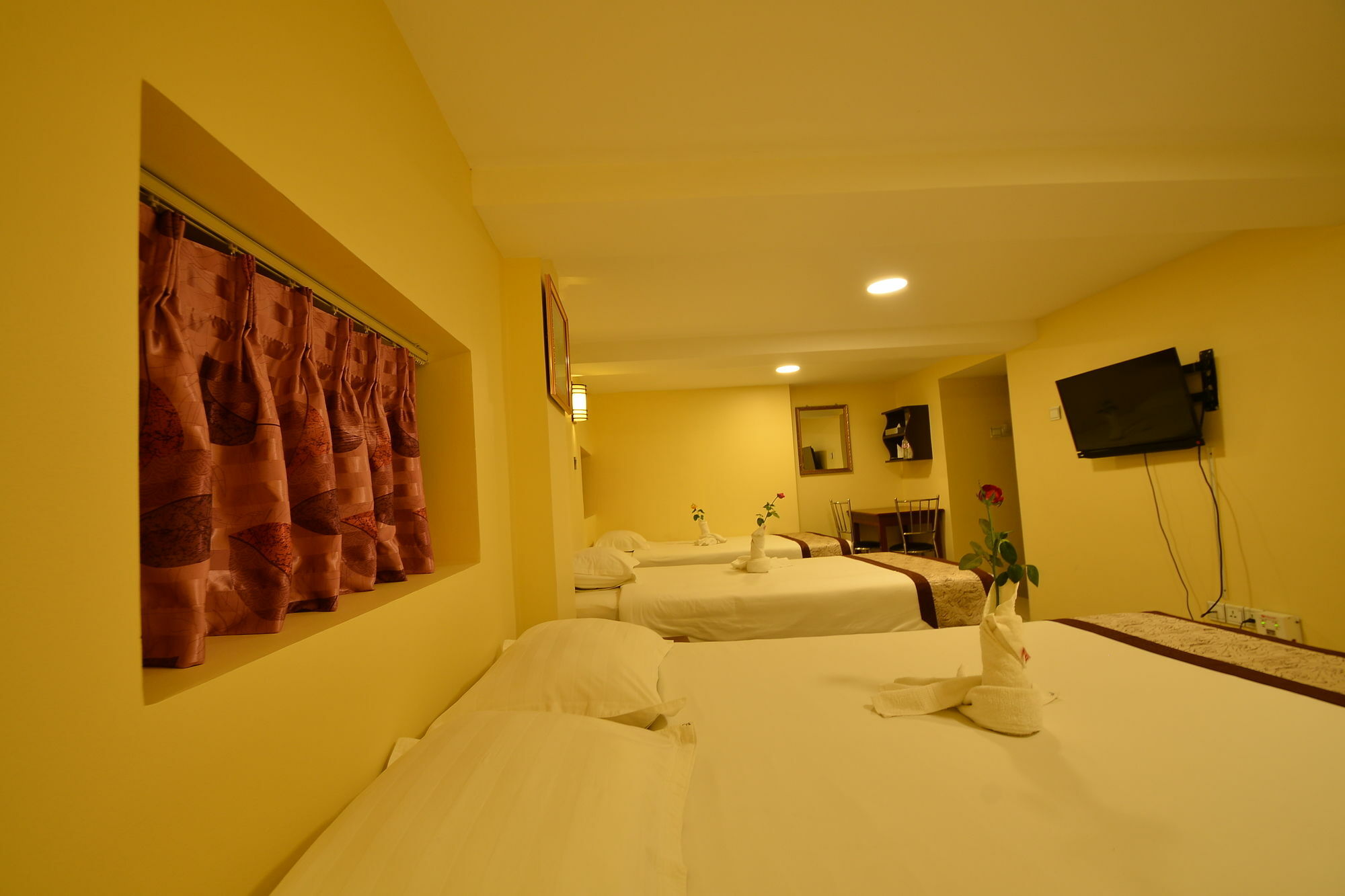 Hotel Family Treasure Yangon Extérieur photo