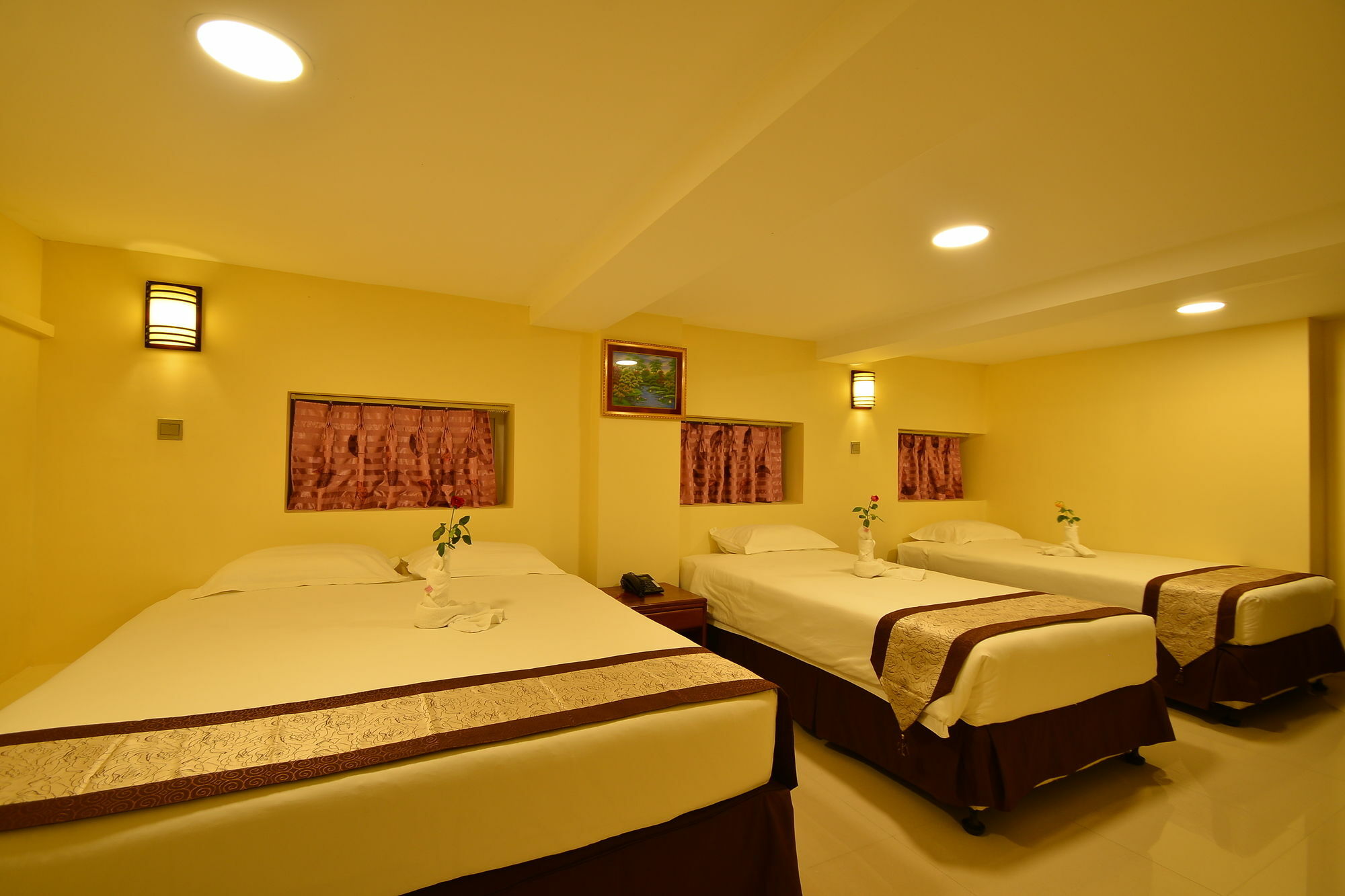 Hotel Family Treasure Yangon Extérieur photo