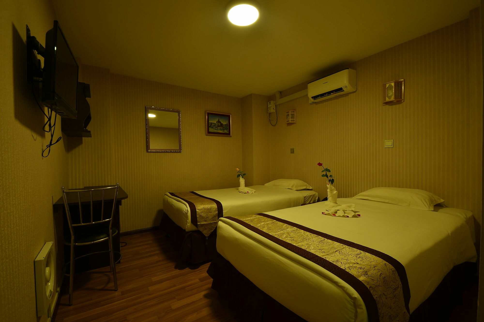 Hotel Family Treasure Yangon Extérieur photo
