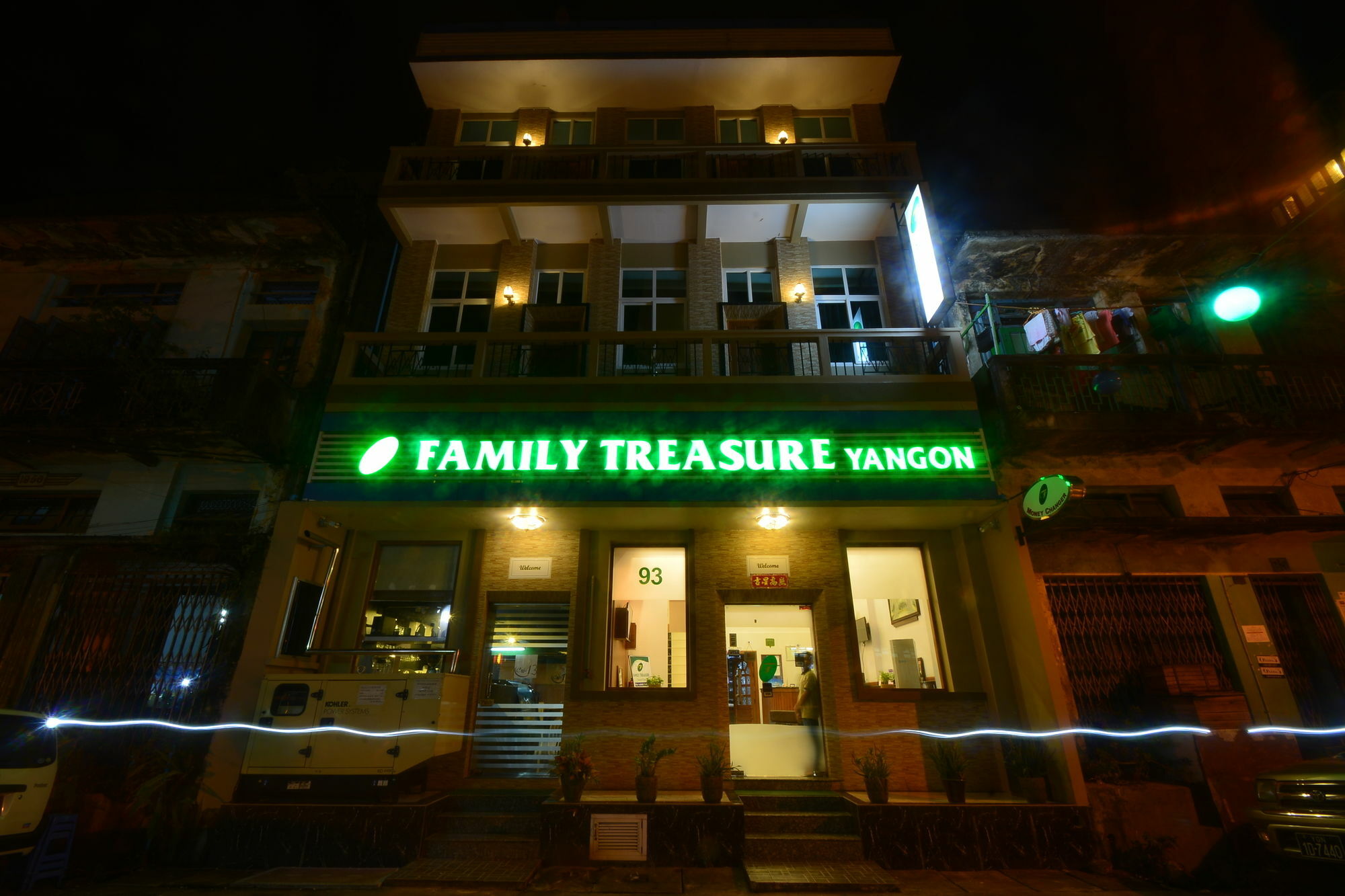 Hotel Family Treasure Yangon Extérieur photo